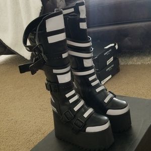 Reflective boots can fit 6,6.5 and 7